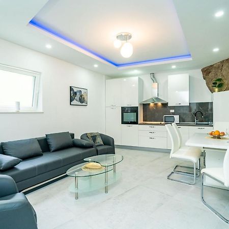 Hidden Gem Apartment โมลูนัท ภายนอก รูปภาพ