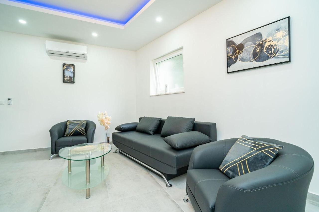 Hidden Gem Apartment โมลูนัท ภายนอก รูปภาพ