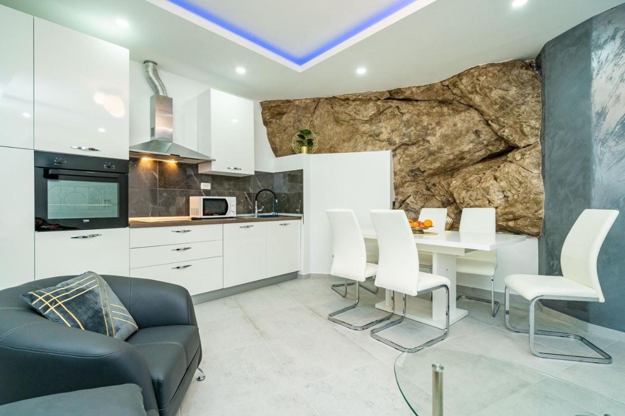 Hidden Gem Apartment โมลูนัท ภายนอก รูปภาพ