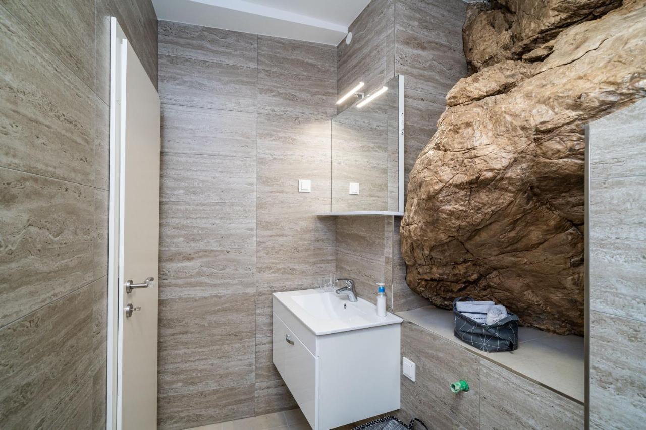 Hidden Gem Apartment โมลูนัท ภายนอก รูปภาพ