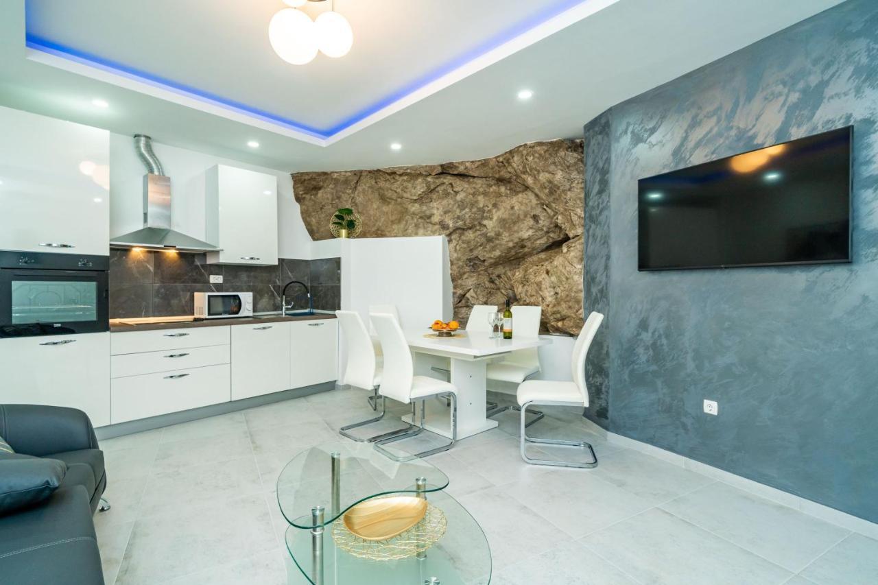 Hidden Gem Apartment โมลูนัท ภายนอก รูปภาพ