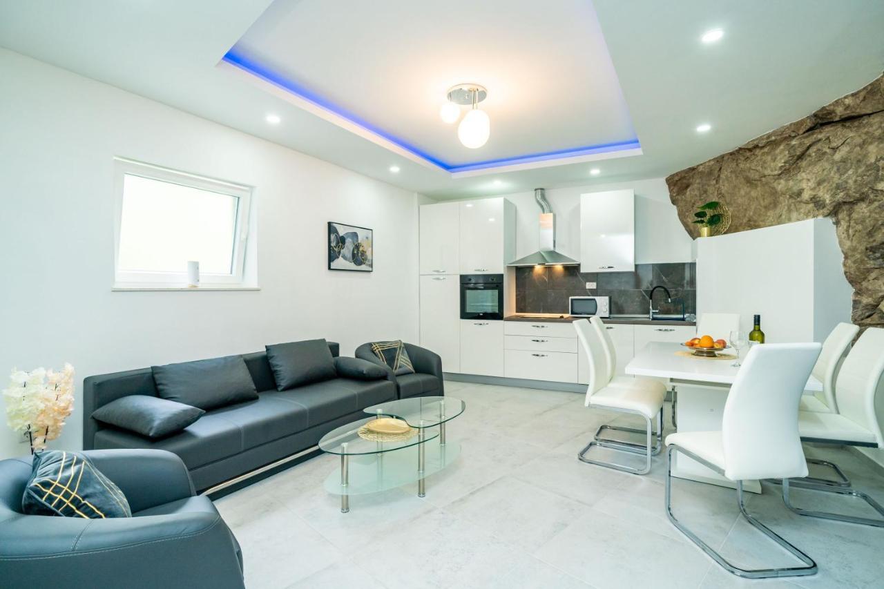 Hidden Gem Apartment โมลูนัท ภายนอก รูปภาพ